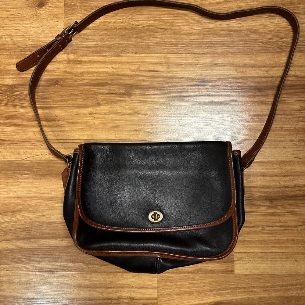 Vintage COACH Leather Black & British Tan Crossbody City Spectator Handbag